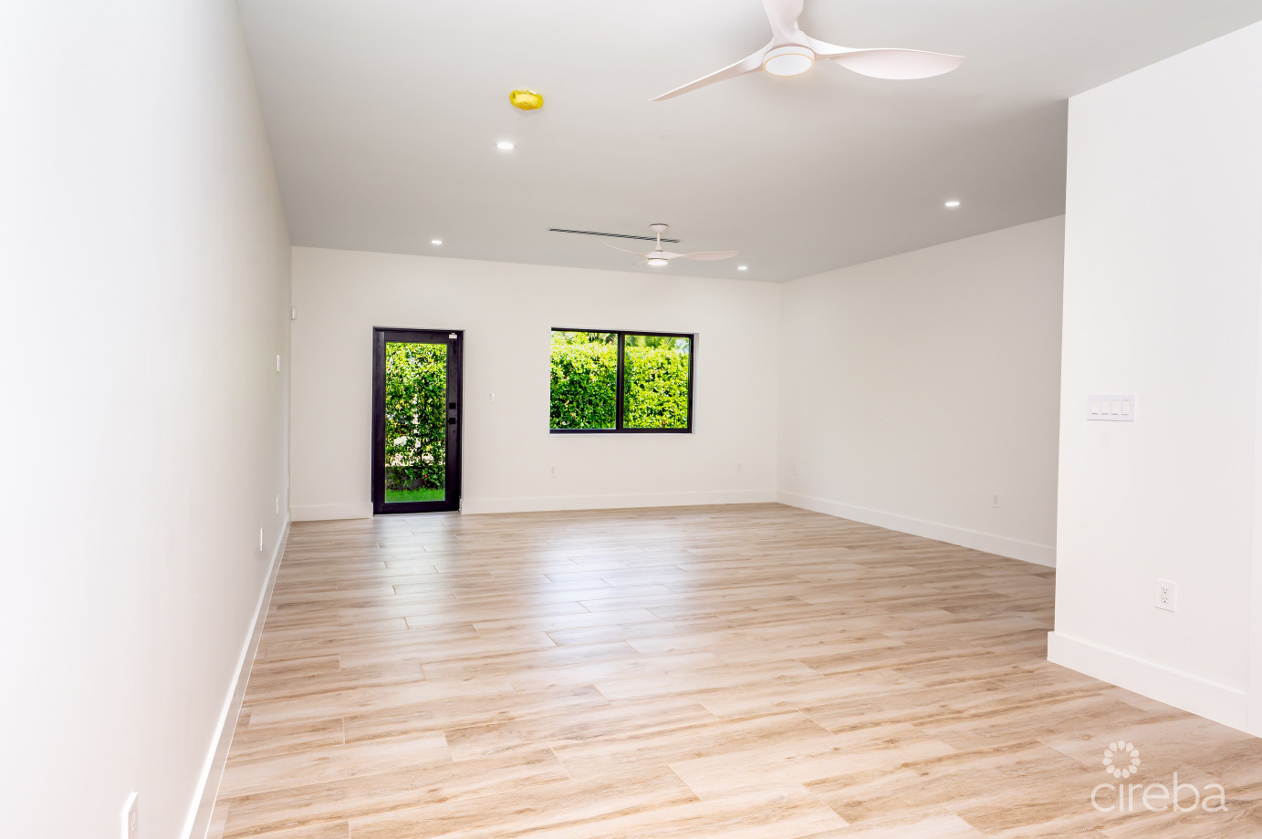 Lavania Court - Gated - Large 2 Bed 2.5 Bath Townhomes