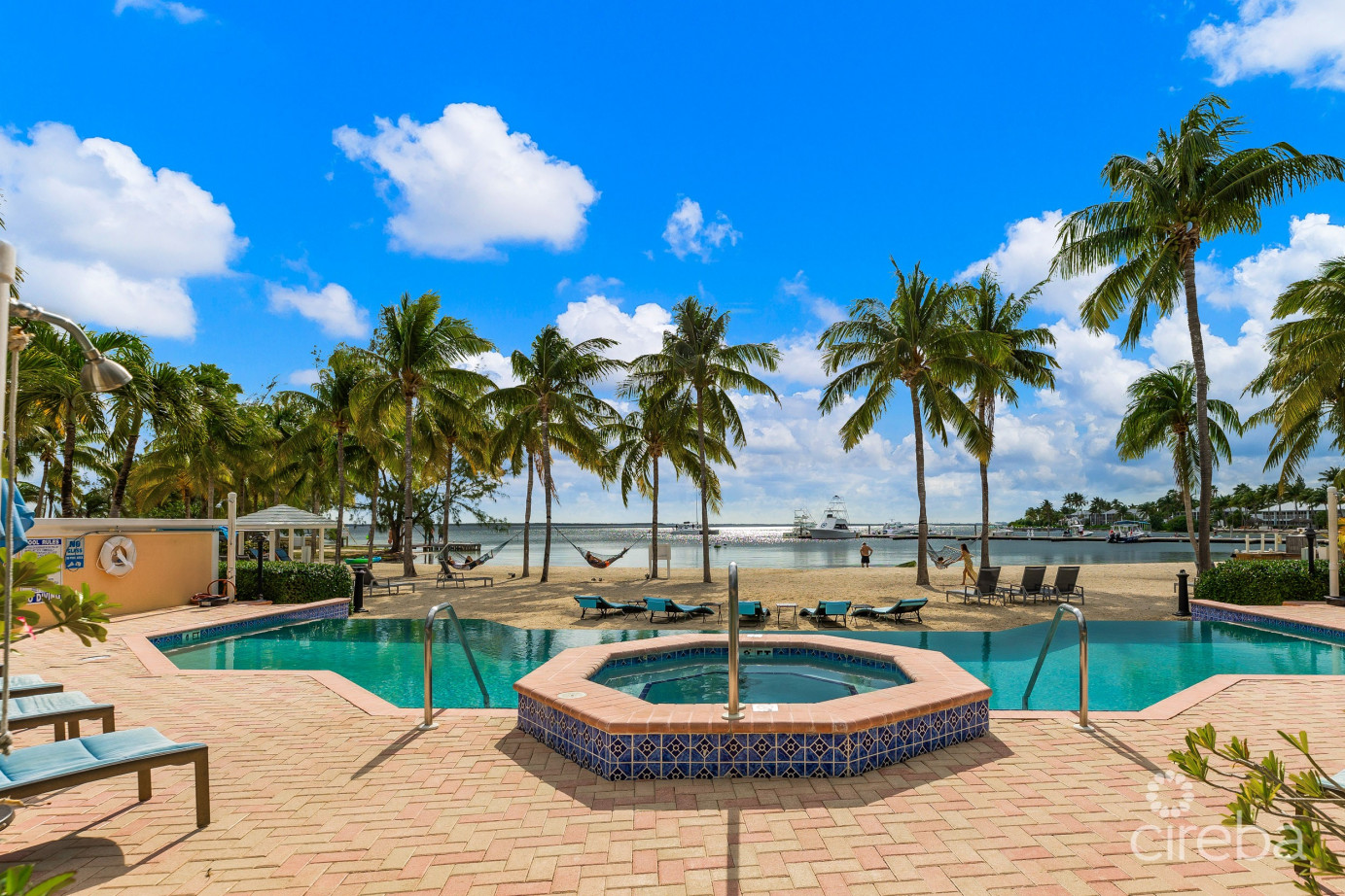 Kaibo 20, Beach Front Condo
