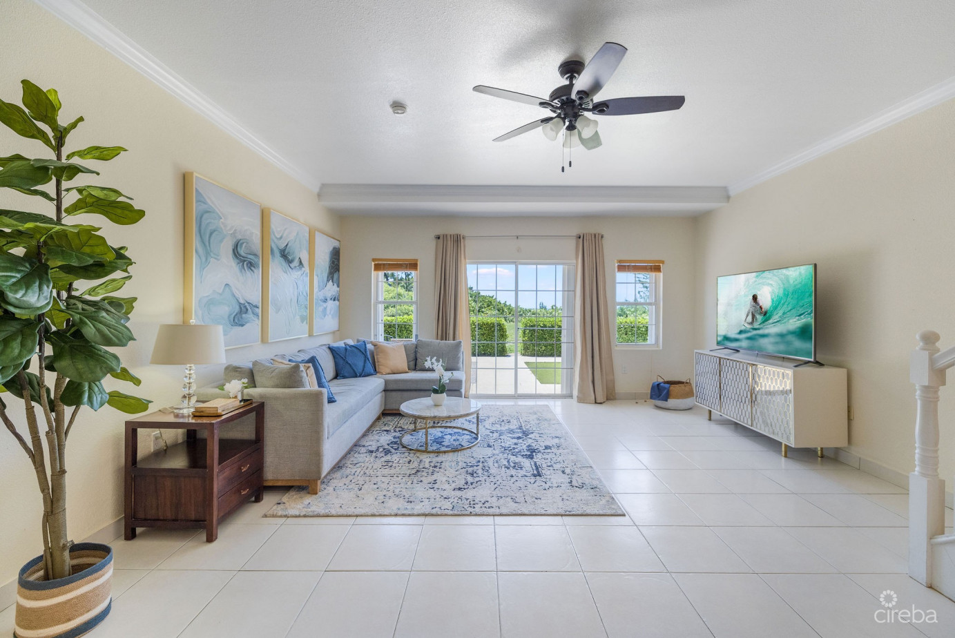 Paradise Point  3-bed, 2.5-bath Oceanfront Townhouse  West Bay