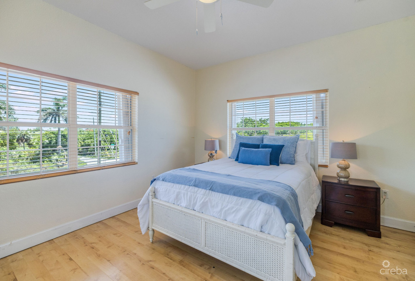 Paradise Point  3-bed, 2.5-bath Oceanfront Townhouse  West Bay