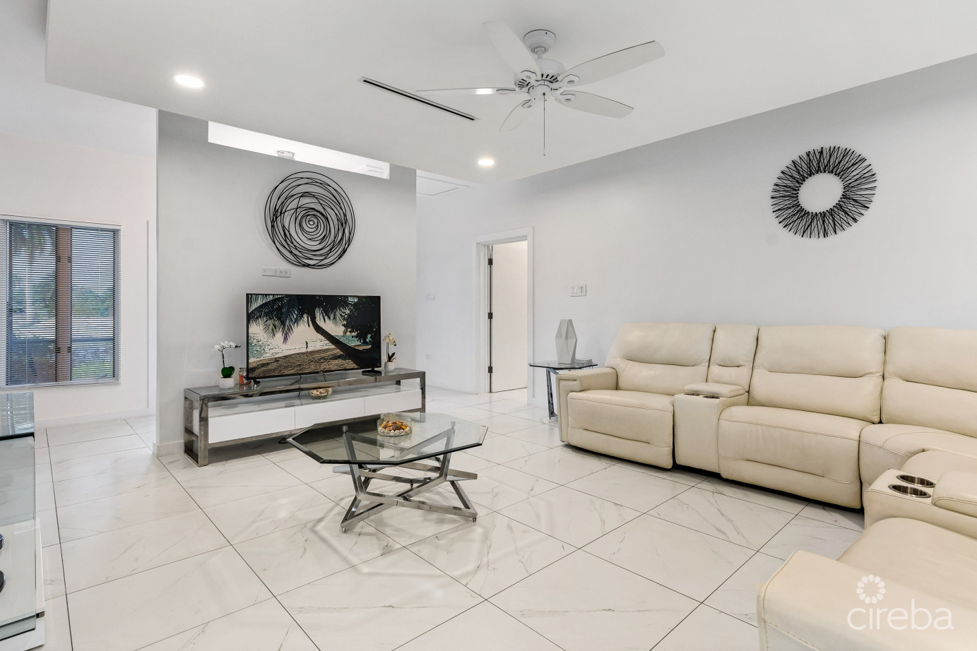 Fully Remodeled 3br Family Home In North Sound Estates