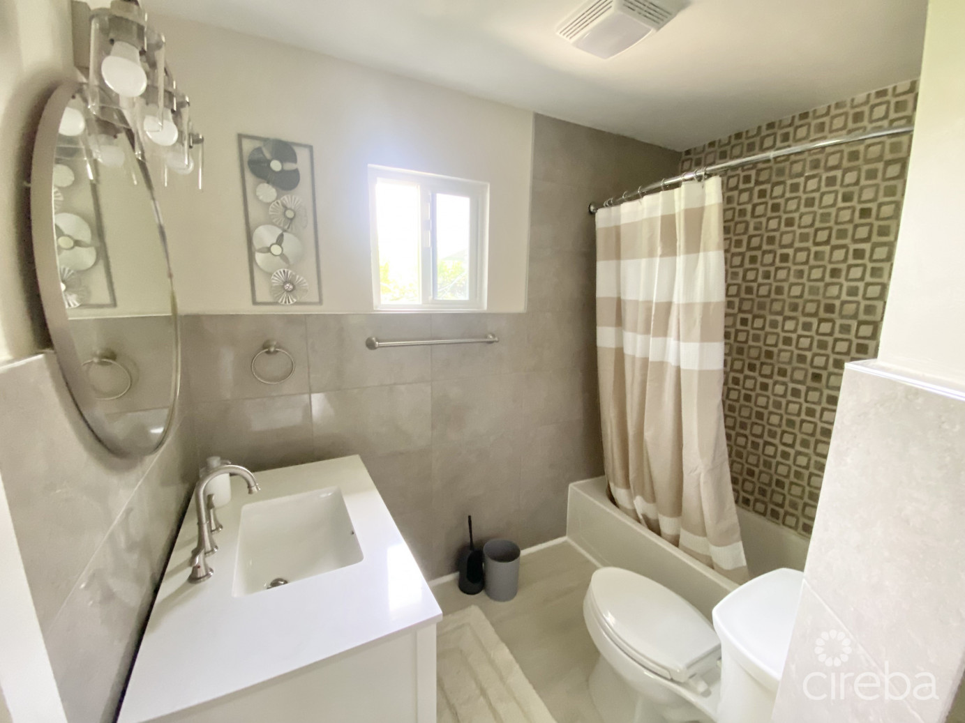 Stunningly Renovated 3 Bed +den Home In George Town