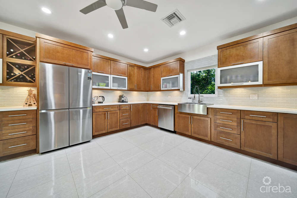 Modern 5 Bedroom Estate Home On Smb Corridor