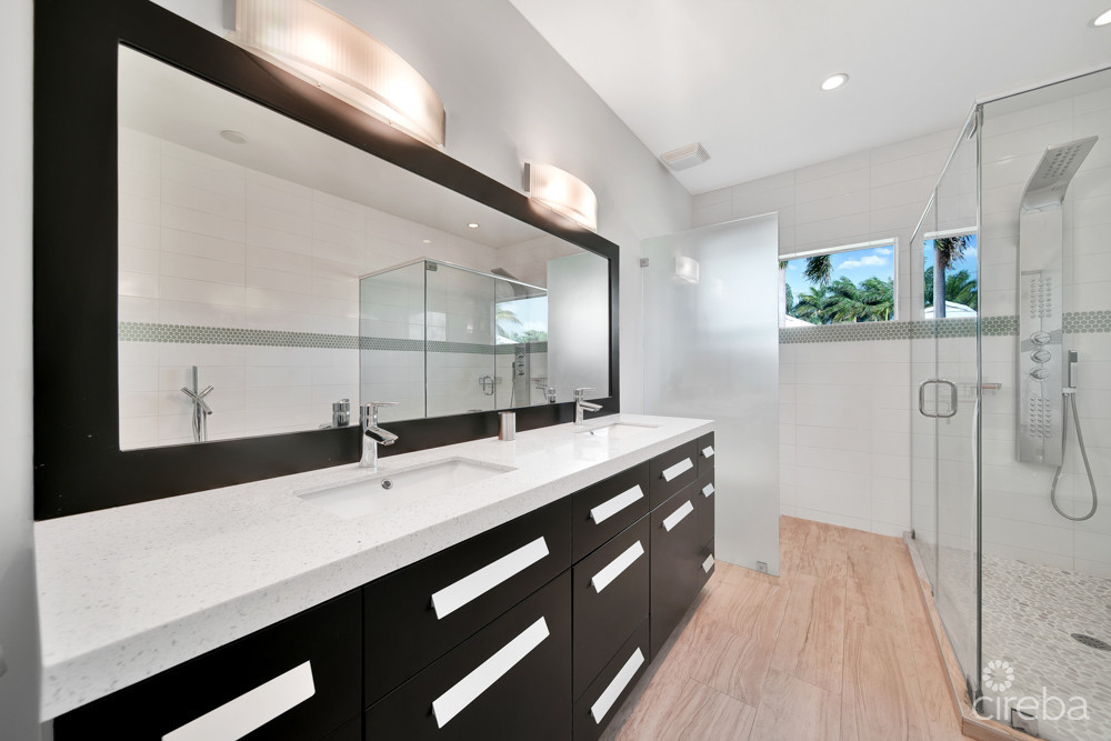 Modern 5 Bedroom Estate Home On Smb Corridor