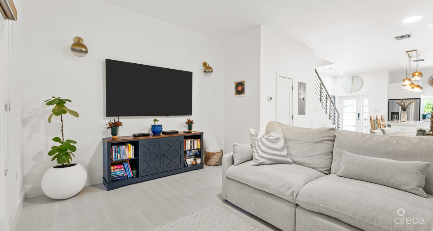 The Mantras #33 (south Sound Townhome W/ Custom Back Garden)