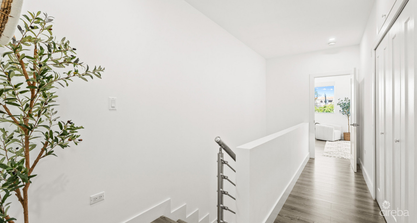 The Mantras #33 (south Sound Townhome W/ Custom Back Garden)