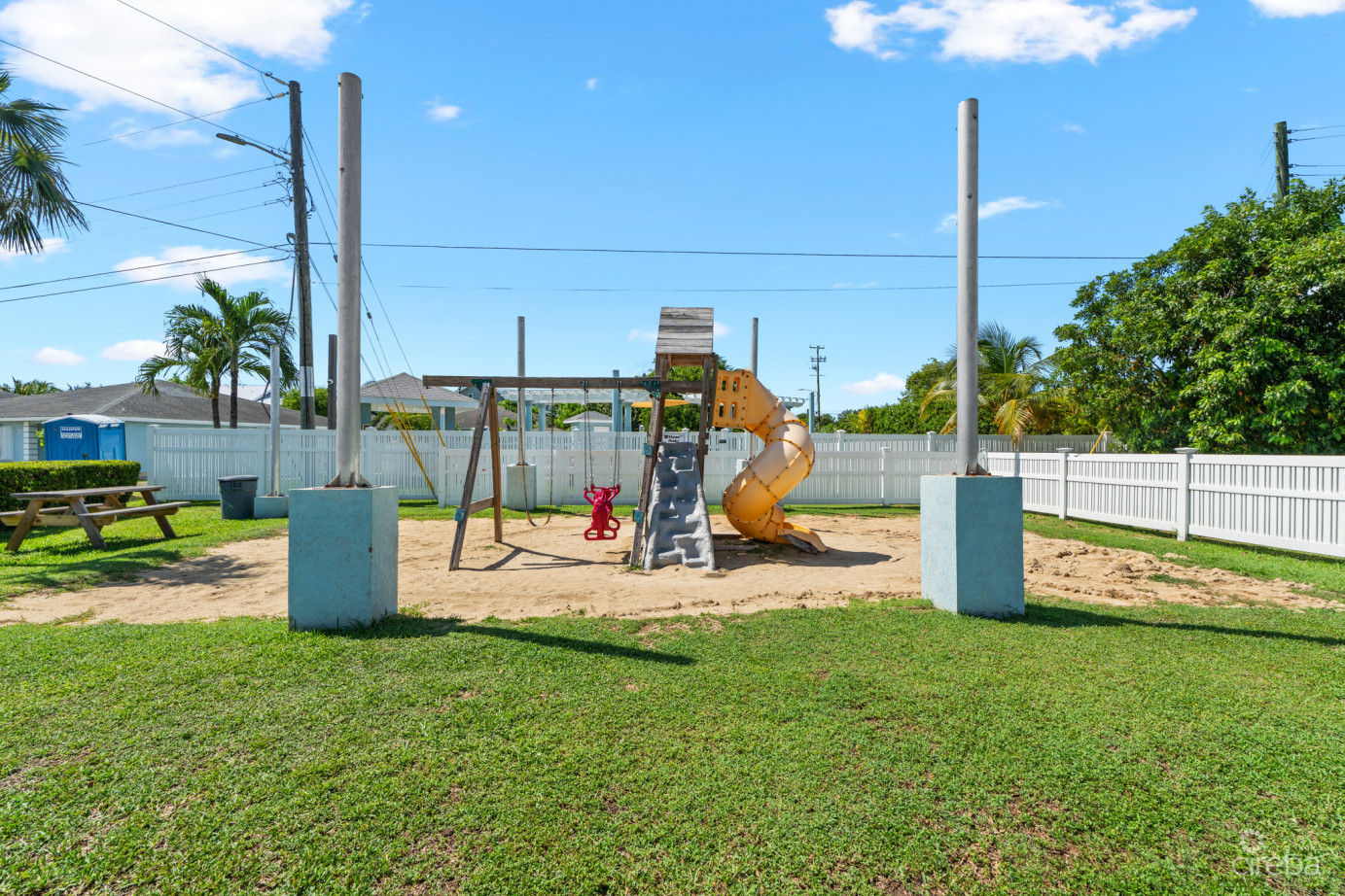 Updated 2-bedroom Condo In Silver Oaks, George Town!