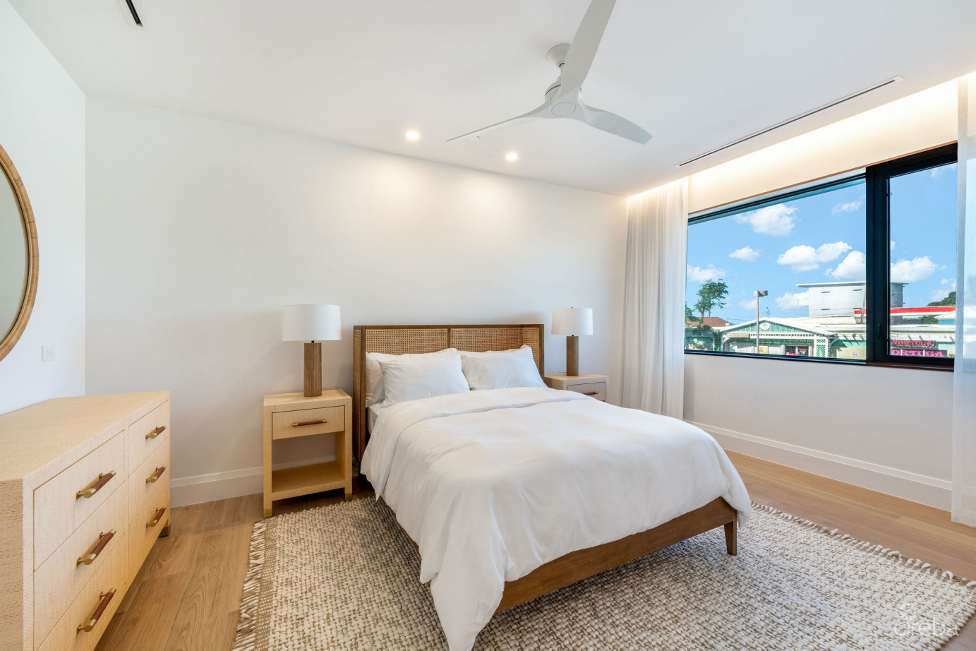 Ocean Front 4 Bed Condo Smb- The Sands