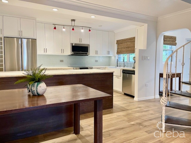 Canal Front Townhouse, Smb Corridor- Safe Harbour