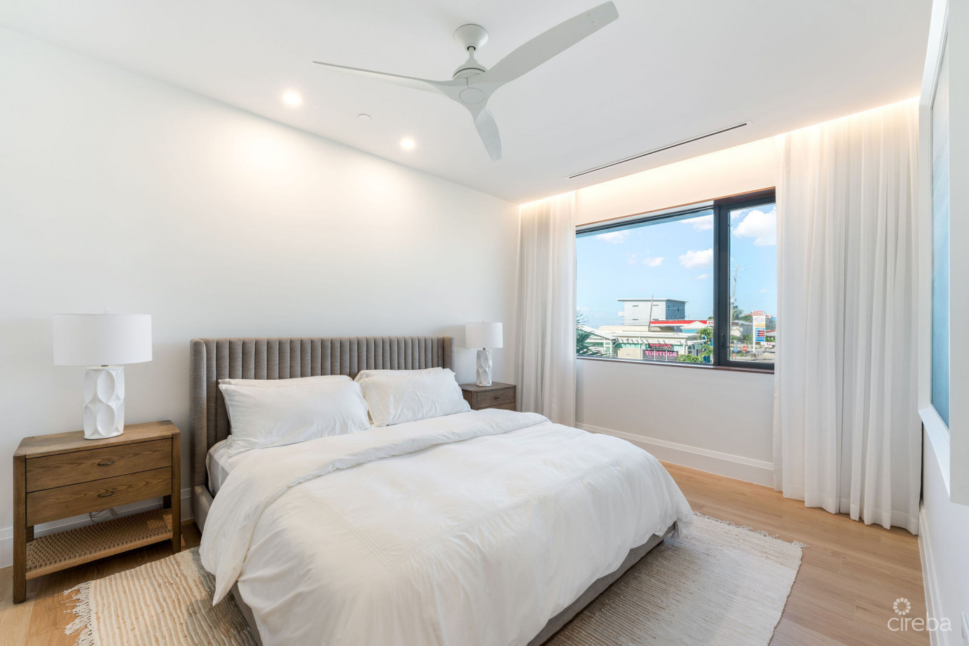 Smb 4 Bed Condo- The Sands