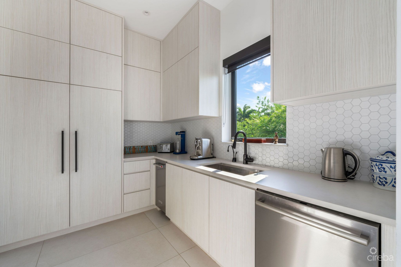 60 Lalique Peninsula Quay  Luxury Waterfront Living In Crystal Harbour