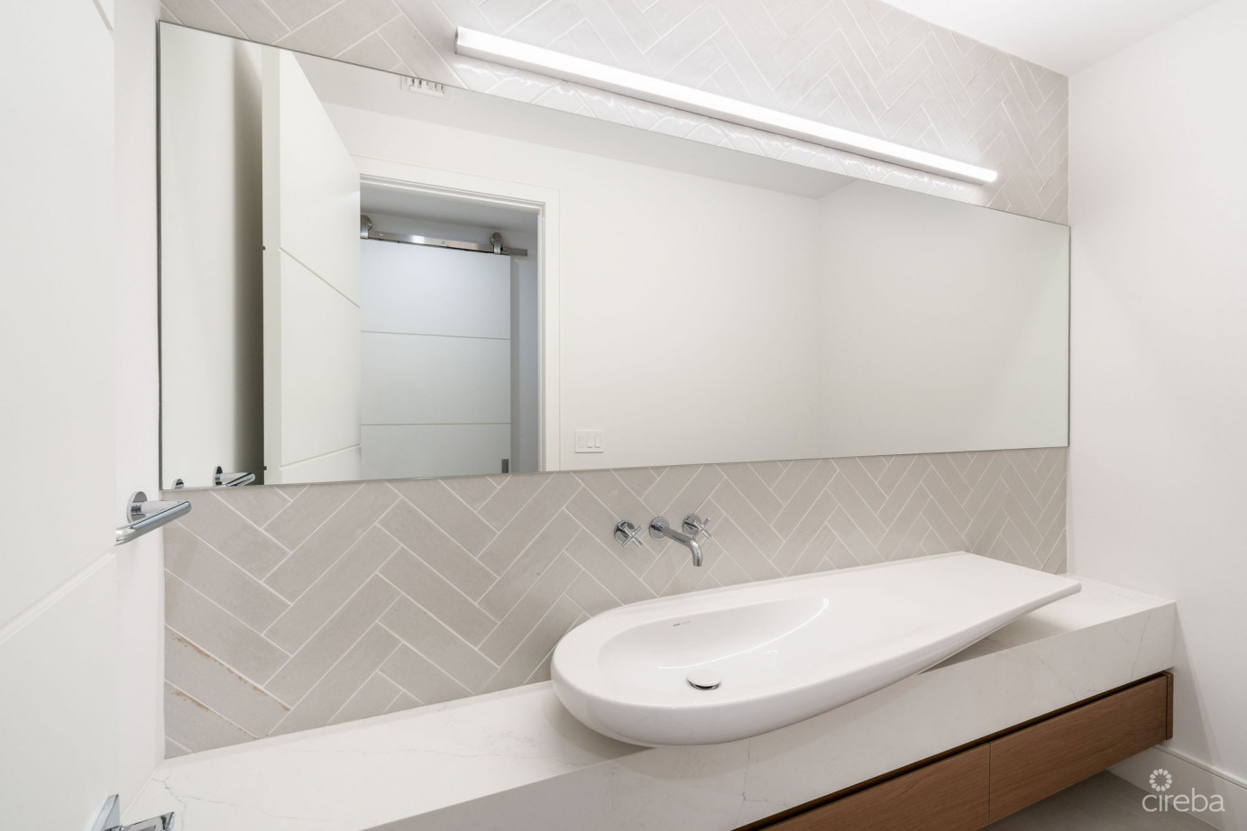 Aqua 1 - Luxury Condo On Seven Mile Beach