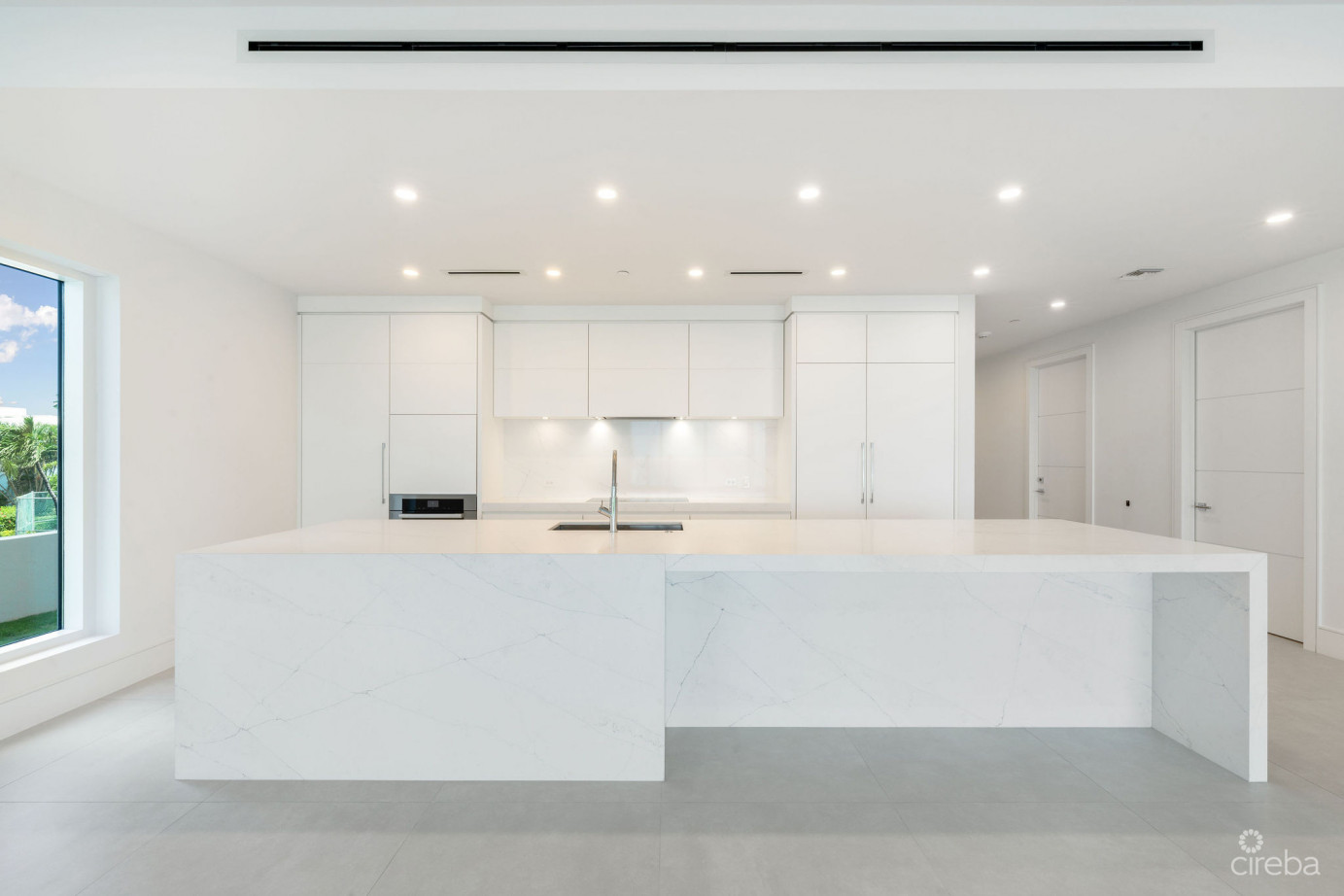 Aqua 1 - Luxury Condo On Seven Mile Beach