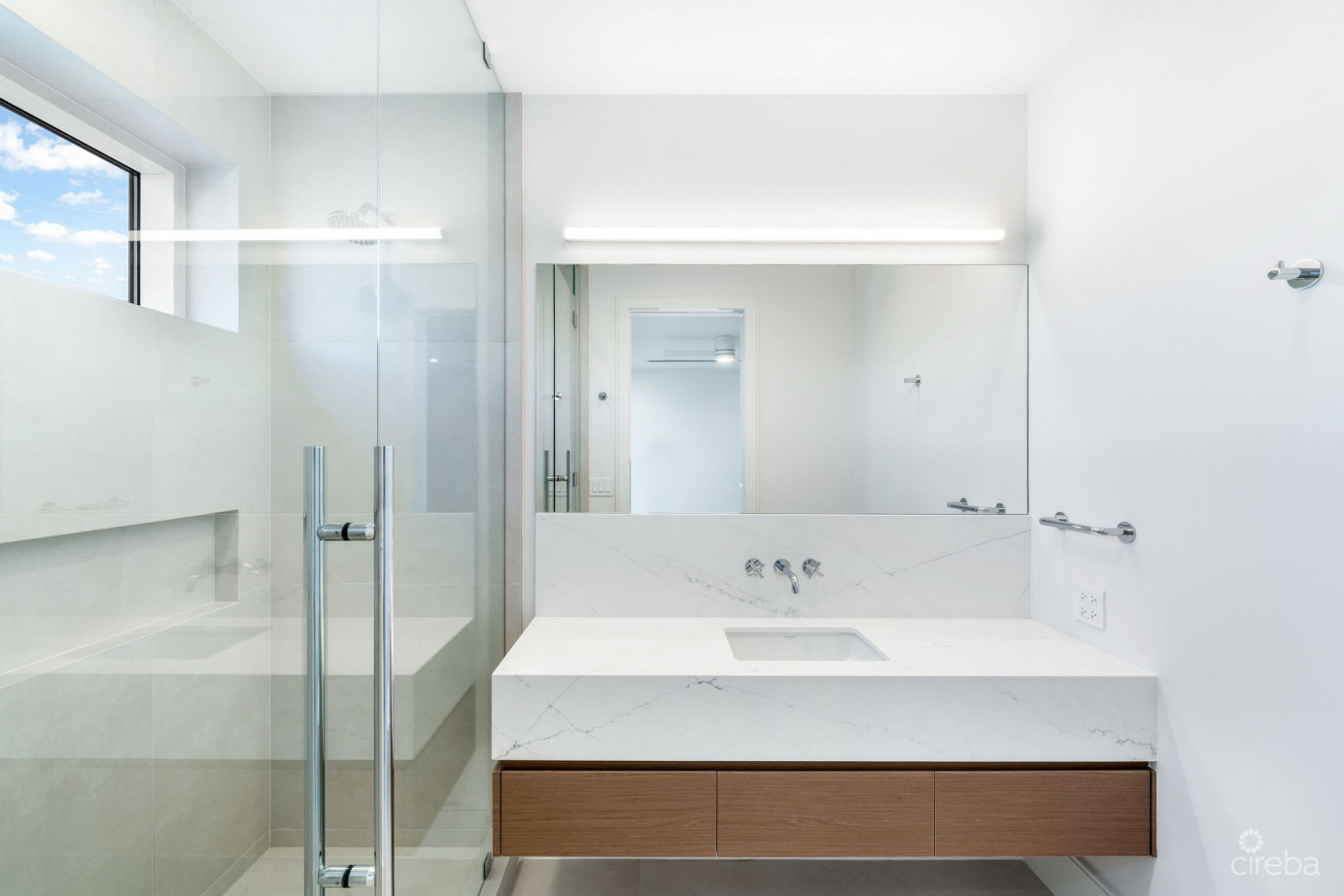 Aqua 1 - Luxury Condo On Seven Mile Beach