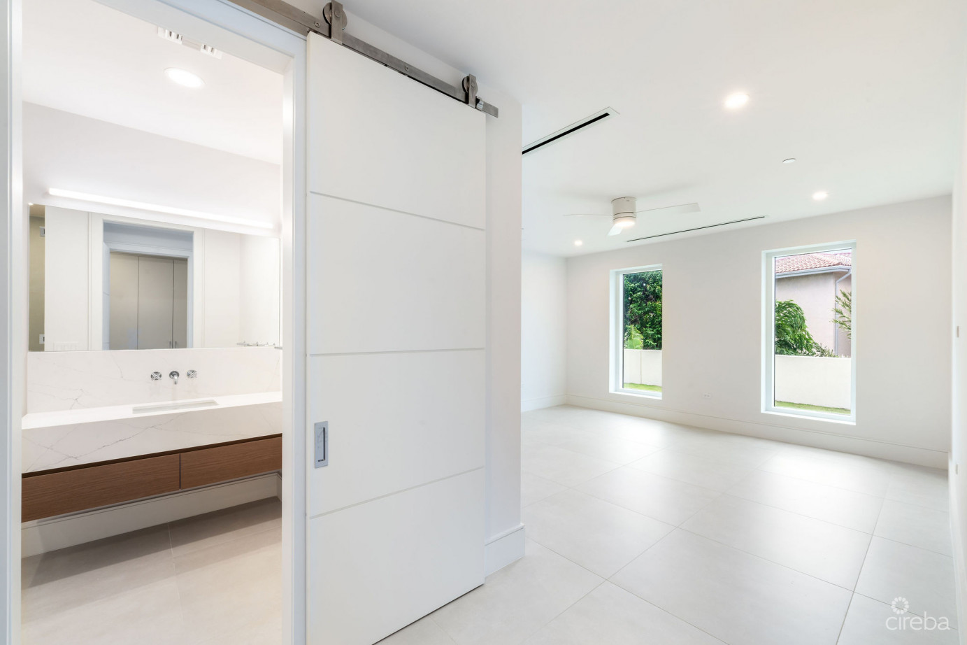 Aqua 1 - Luxury Condo On Seven Mile Beach