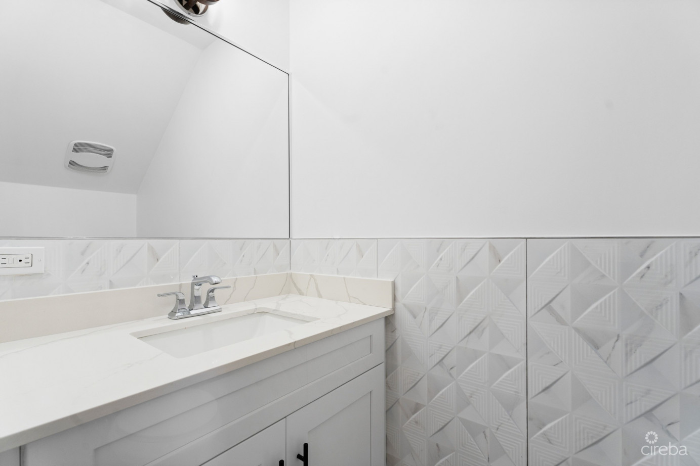 #1 Brand New 3 Bed 3.5 Bath Duplex -  Lookout Gardens