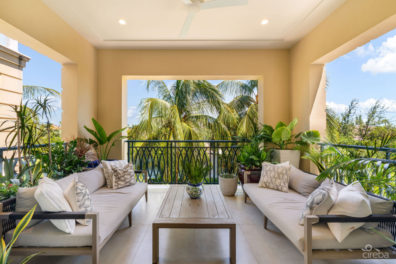 Stone Island Residence 402