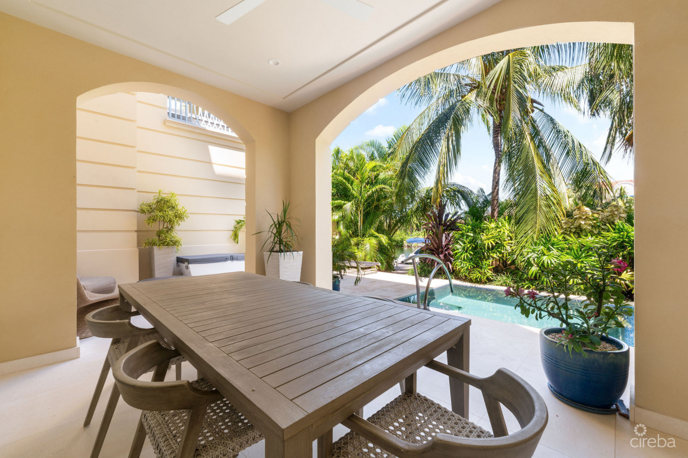 Stone Island Residence 402