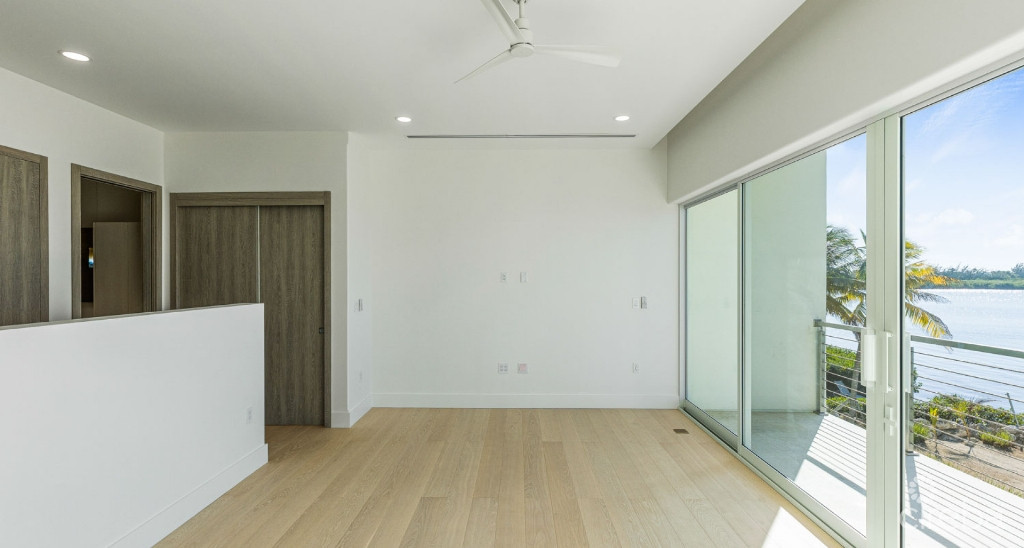 Indigo Bay - Incredible Seafront Residence