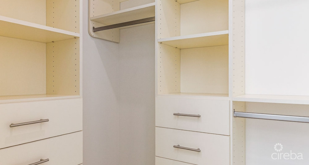 Indigo Bay - Incredible Seafront Residence