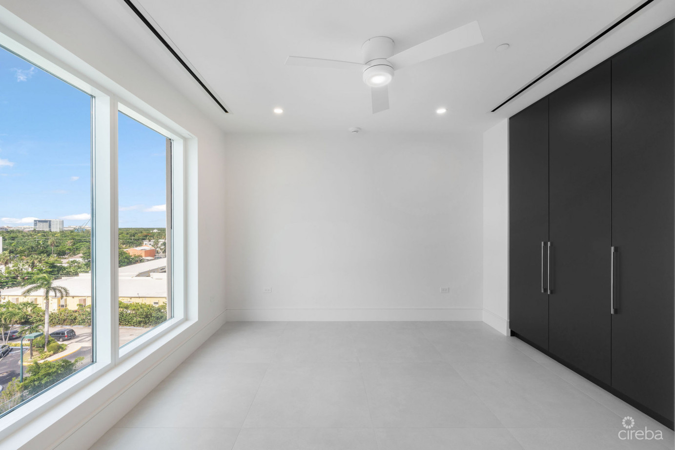 Aqua - Beachfront Residence #5, Seven Mile Beach