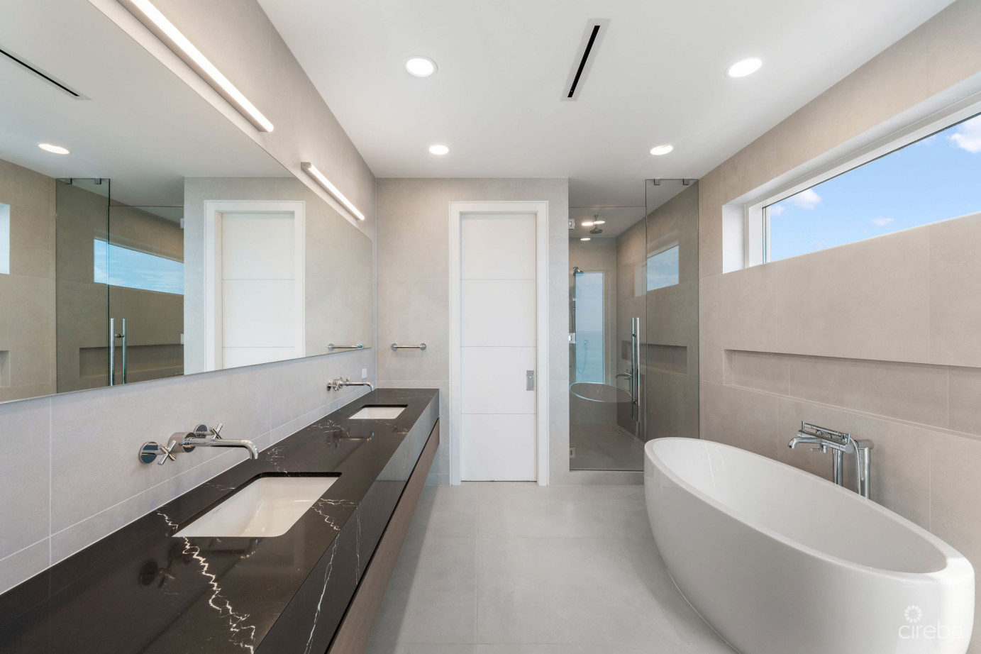 Aqua - Beachfront Residence #5, Seven Mile Beach