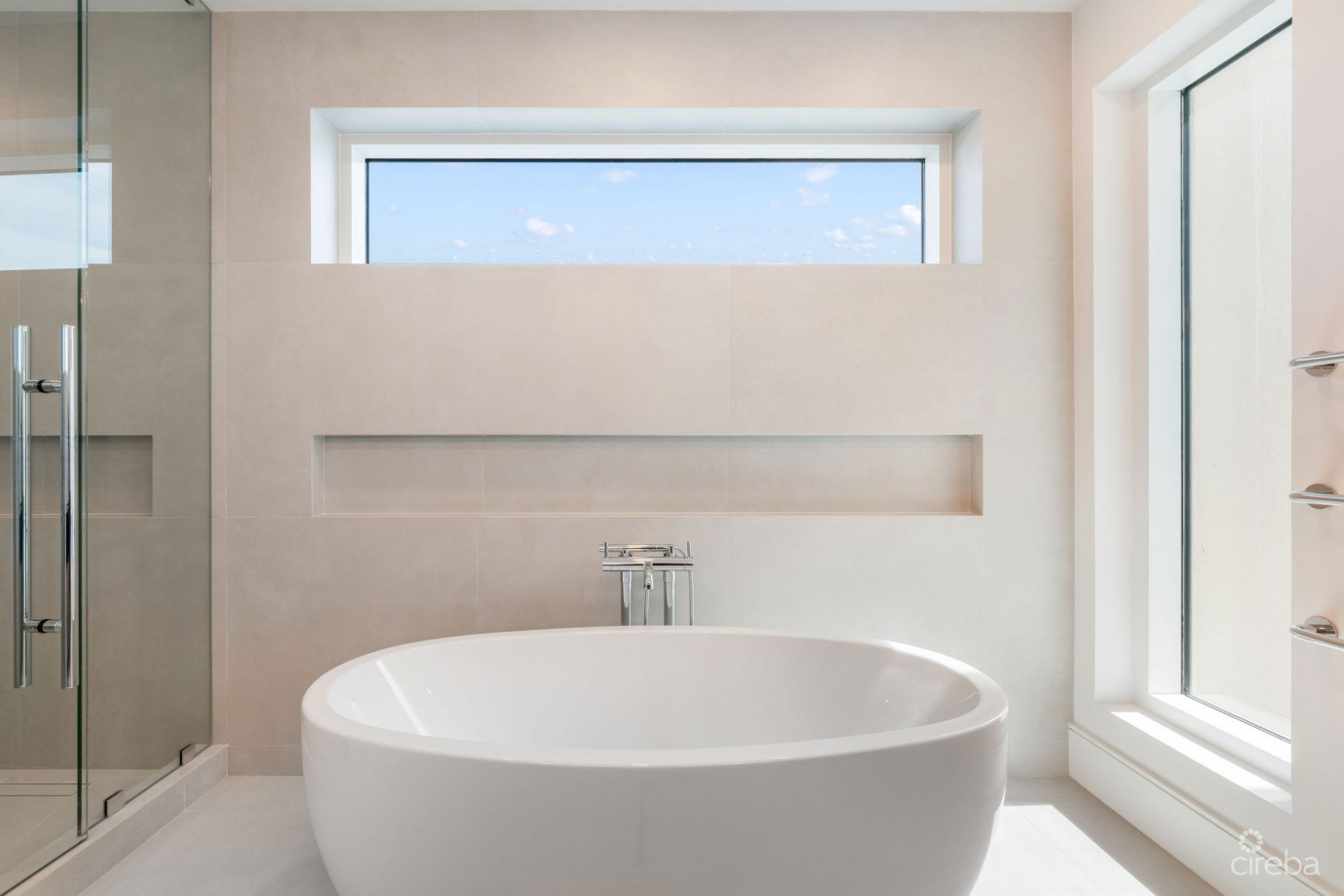 Aqua - Beachfront Residence #5, Seven Mile Beach