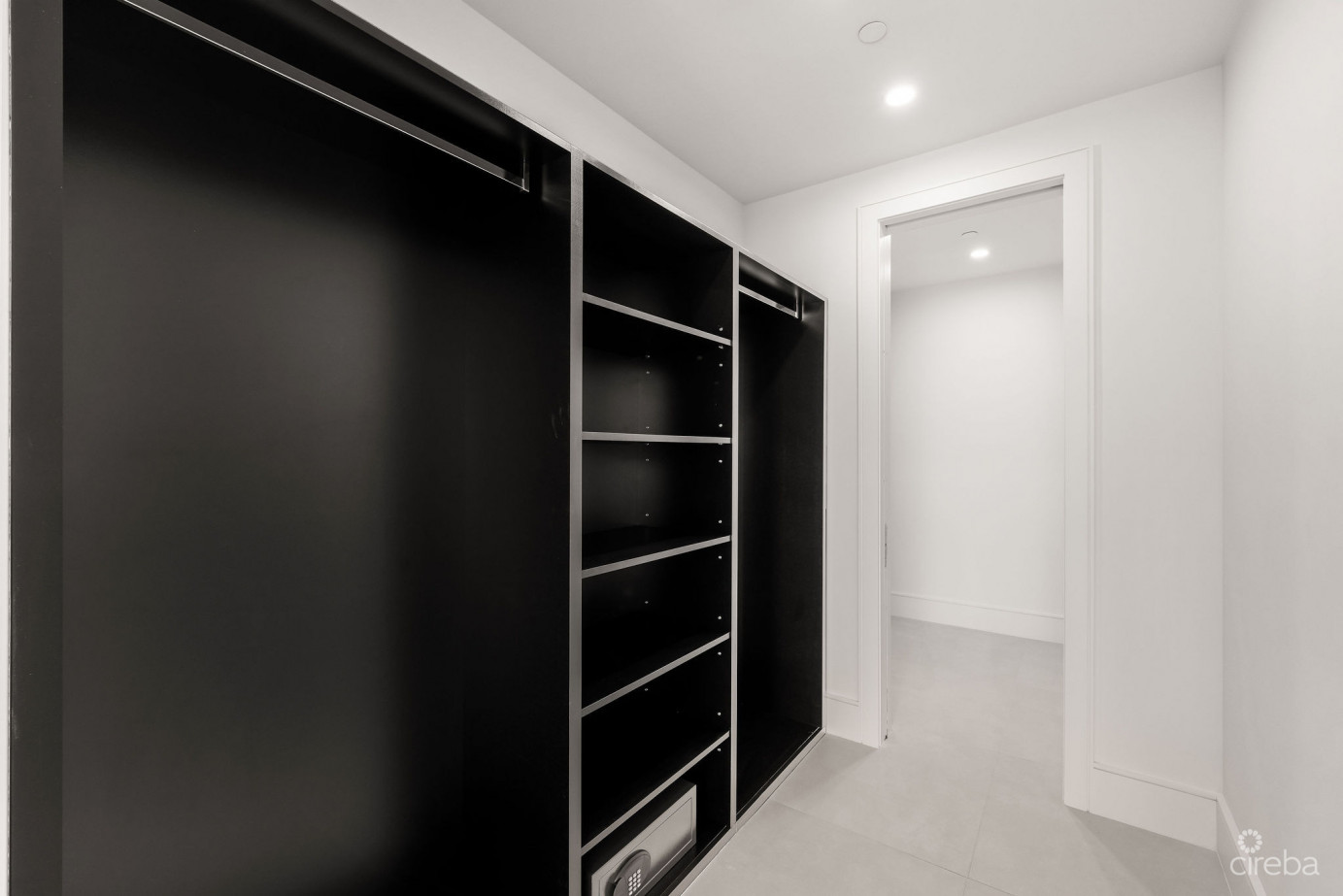 Aqua - Beachfront Residence #5, Seven Mile Beach