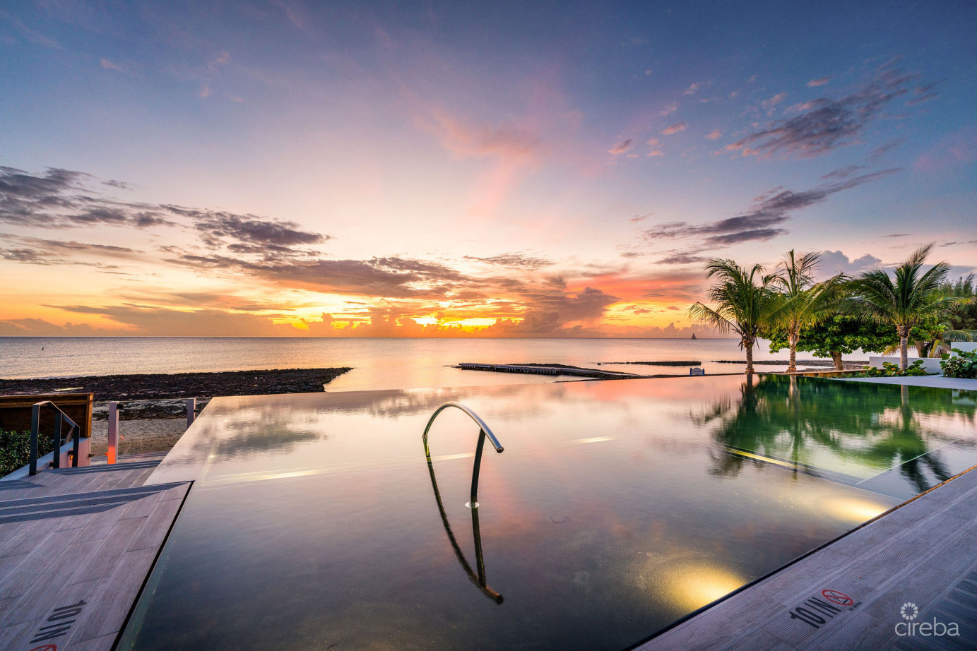 Aqua - Beachfront Residence #5, Seven Mile Beach