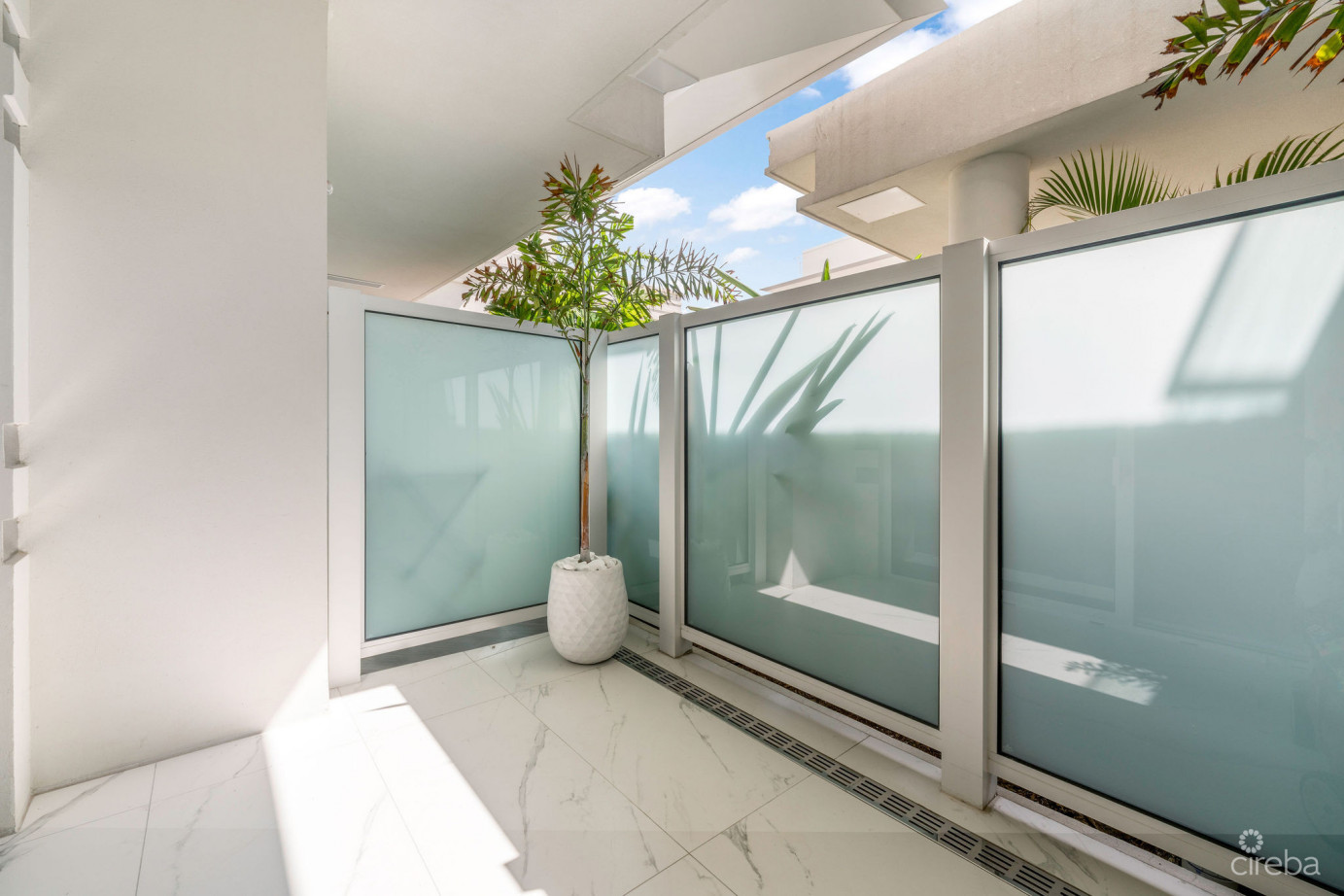 Fin Residence 6 - Furnished 3 Bed Luxury Ocean Front Condo