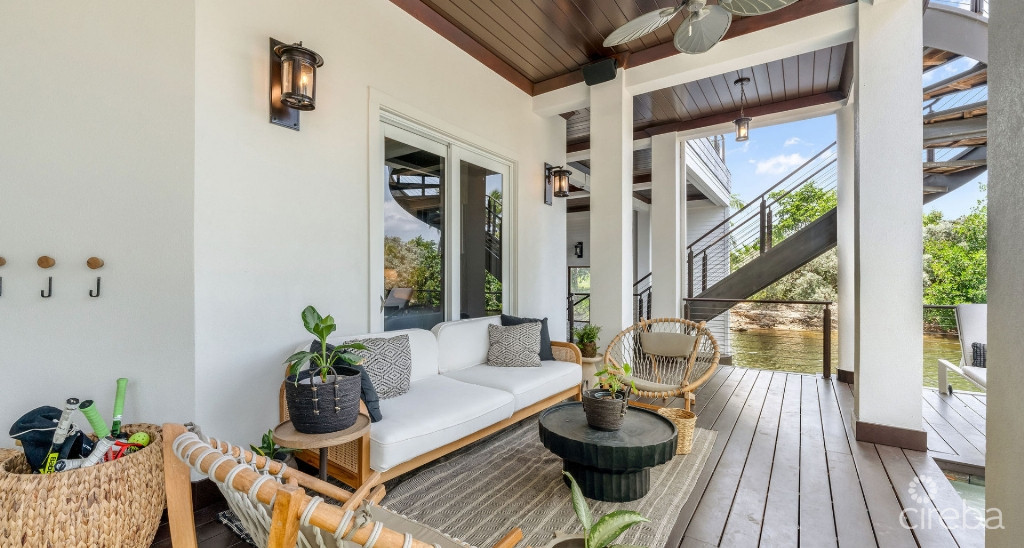 One Love - Deckhouse At The Ritz- Carlton One Love - Deckhouse At The Ritz- Carlton