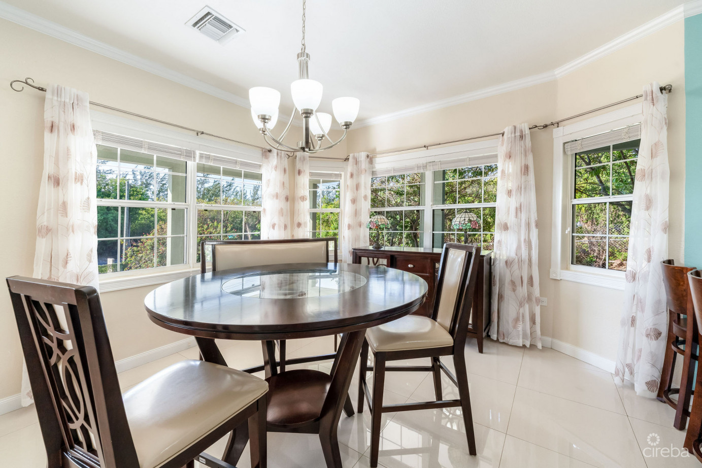 Longfellow Circle 18, Breakers Family Home