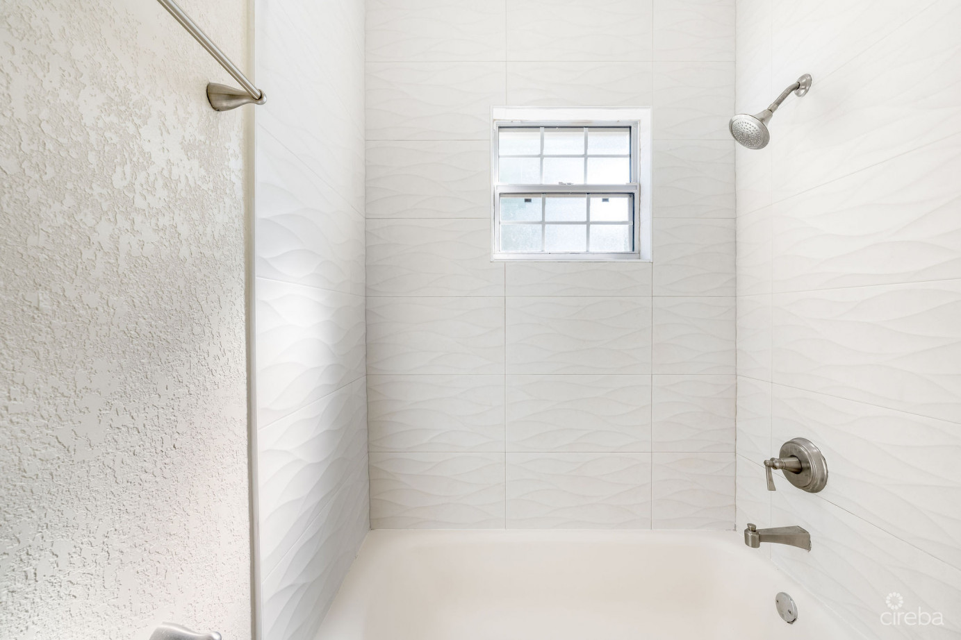 Longfellow Circle 18, Breakers Family Home