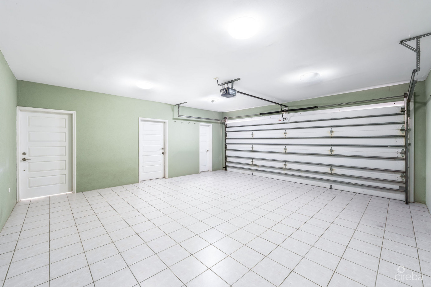 Longfellow Circle 18, Breakers Family Home