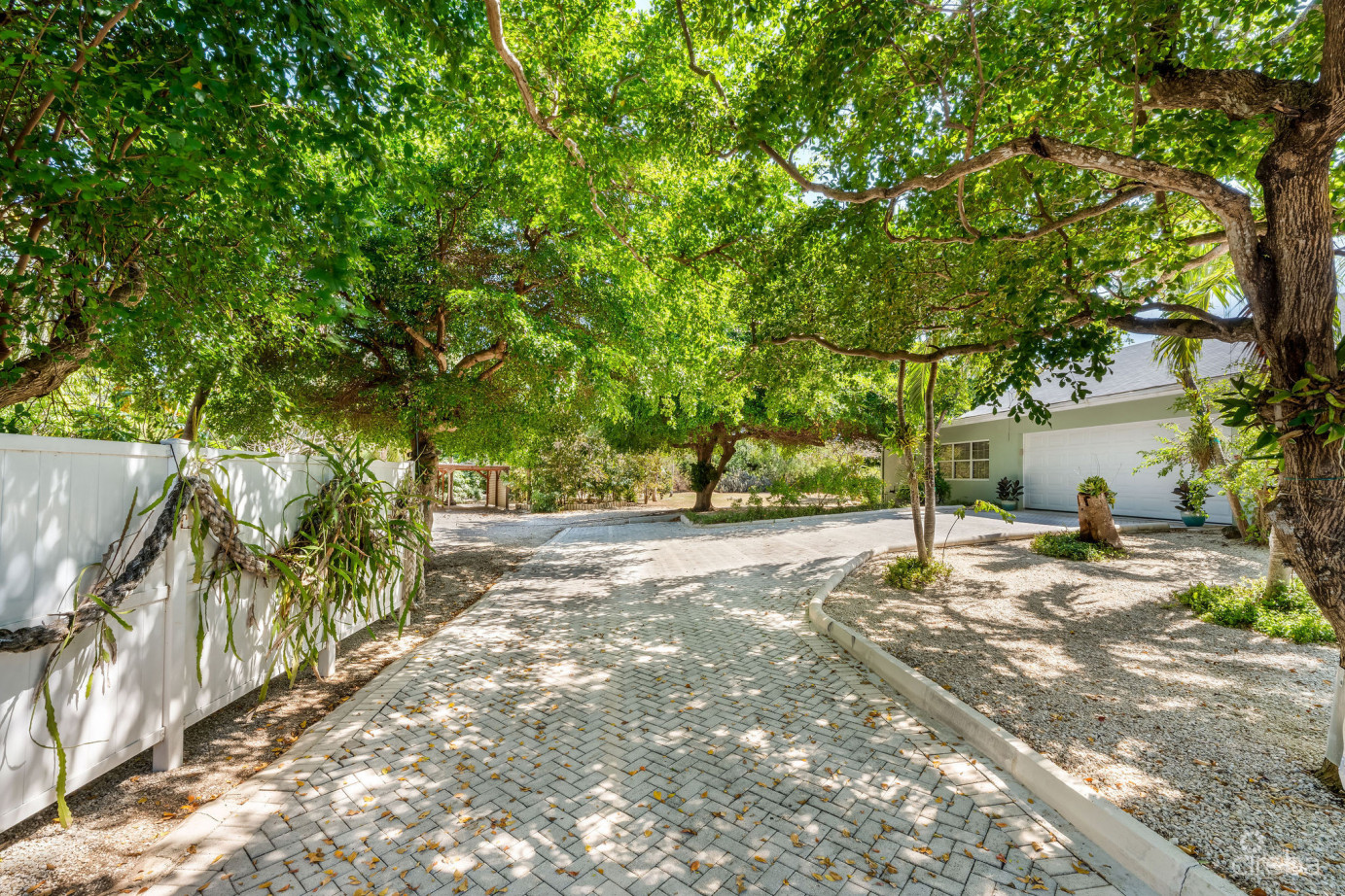 Longfellow Circle 18, Breakers Family Home