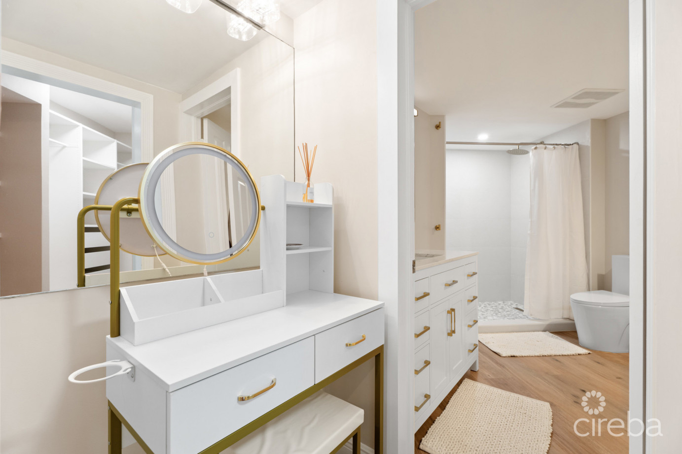 Britannia, Regents Court 613,  With Dock