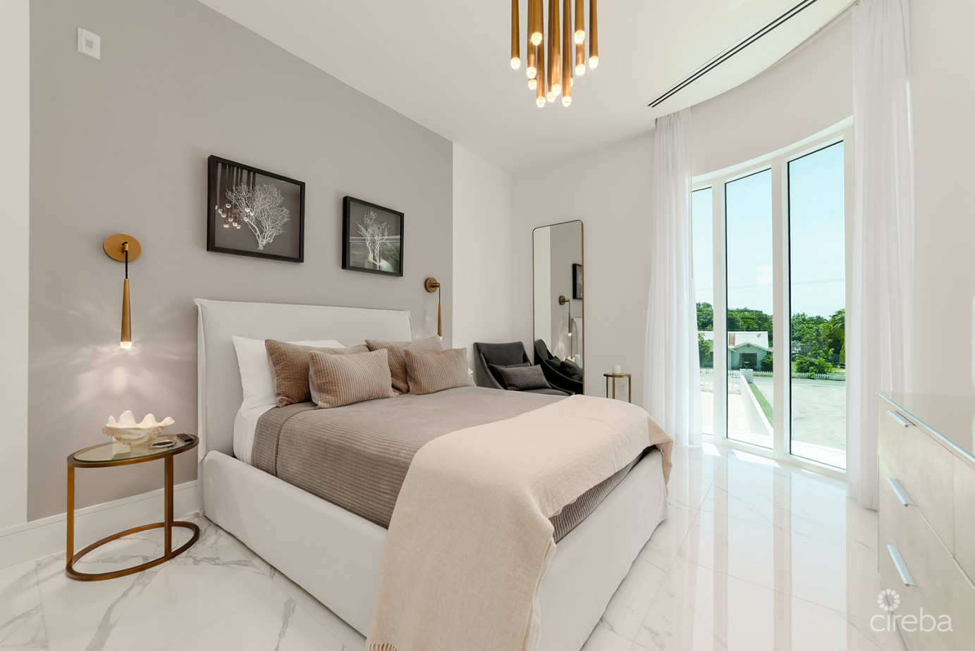 Fin- Chic 4 Bed W Den Condo