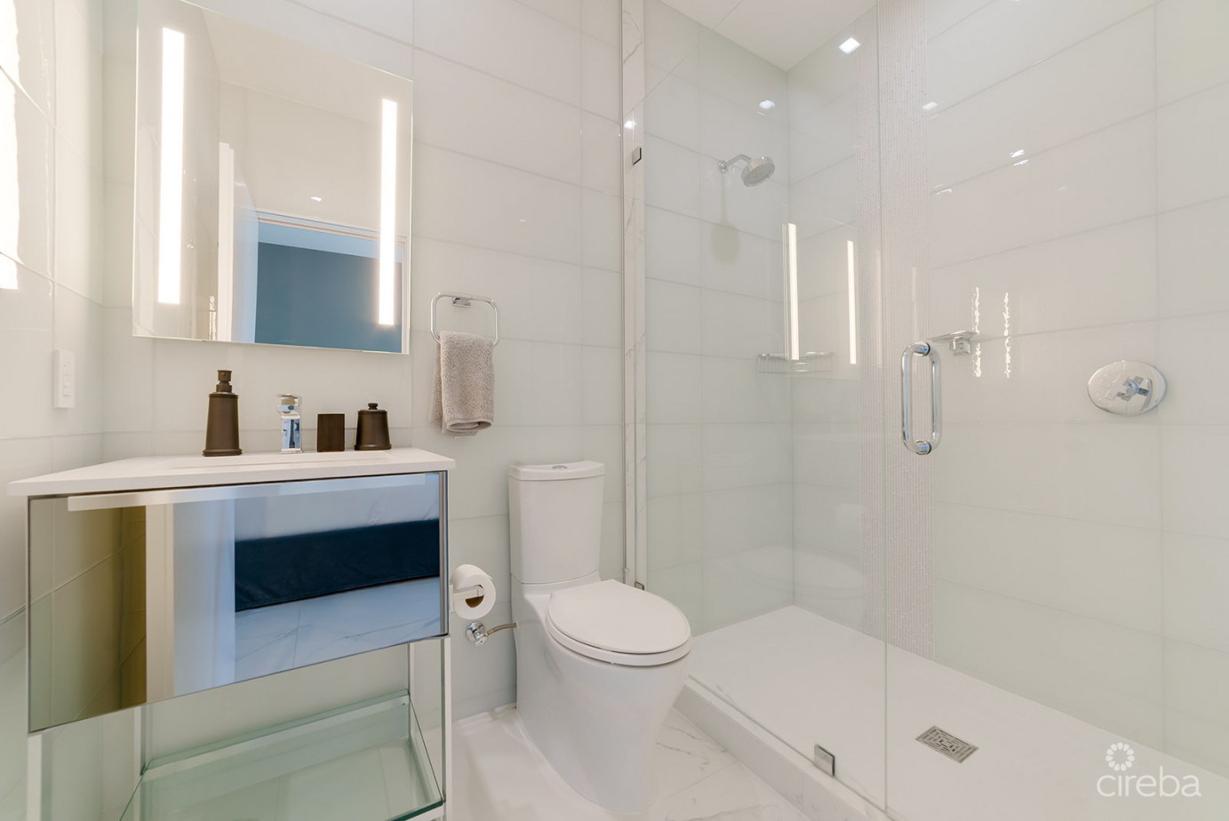 Fin- Chic 4 Bed W Den Condo