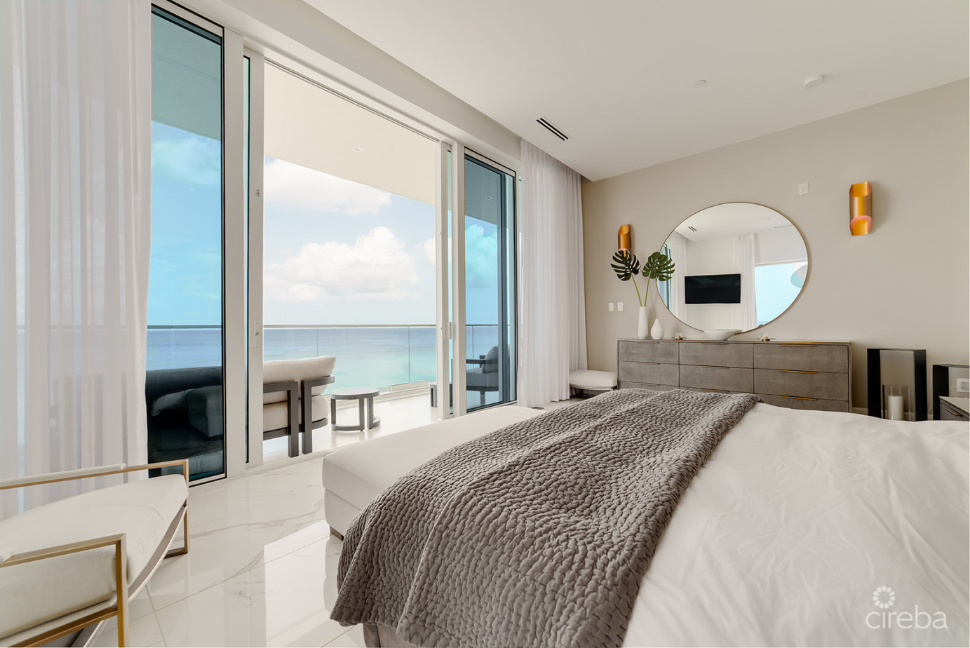 Fin- Chic 4 Bed W Den Condo