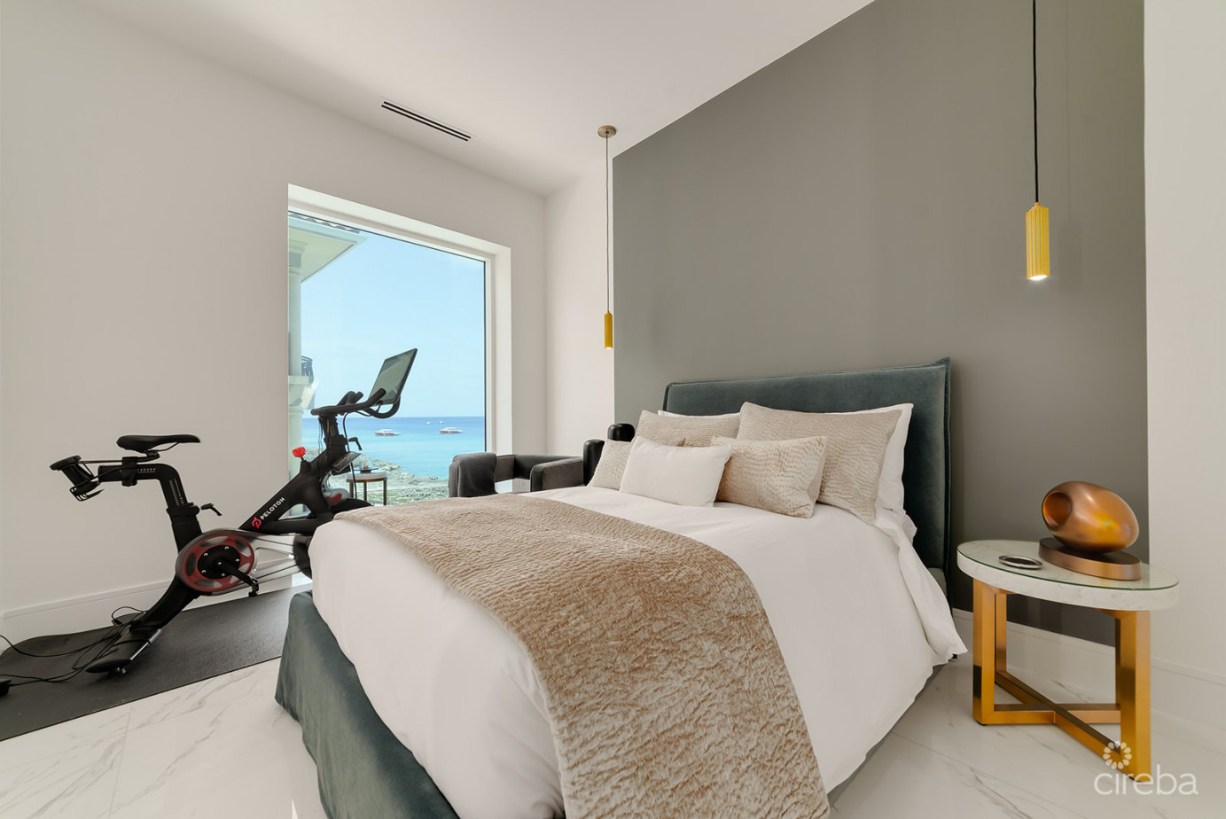 Fin- Chic 4 Bed W Den Condo