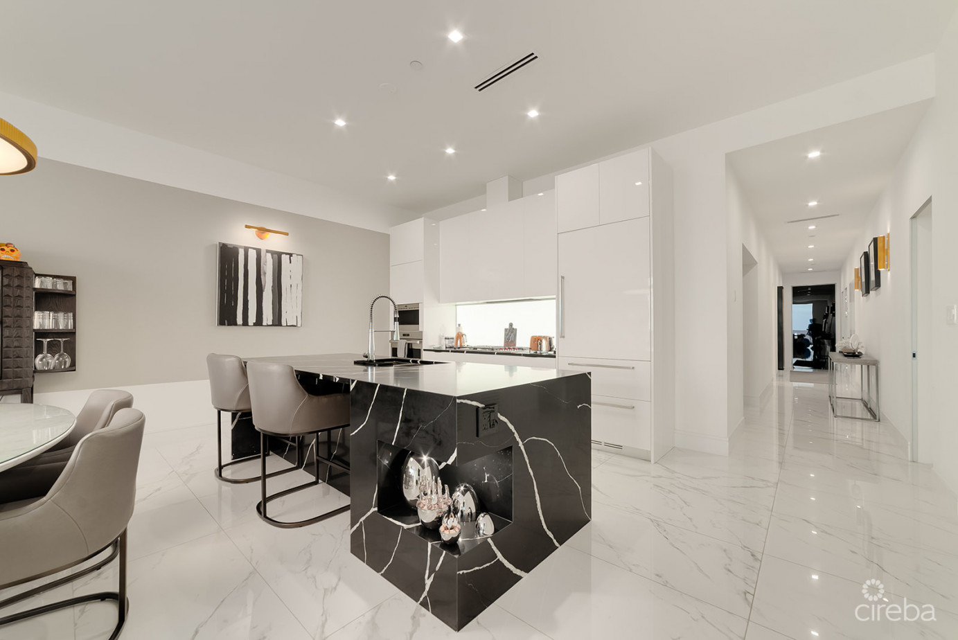 Fin- Chic 4 Bed W Den Condo