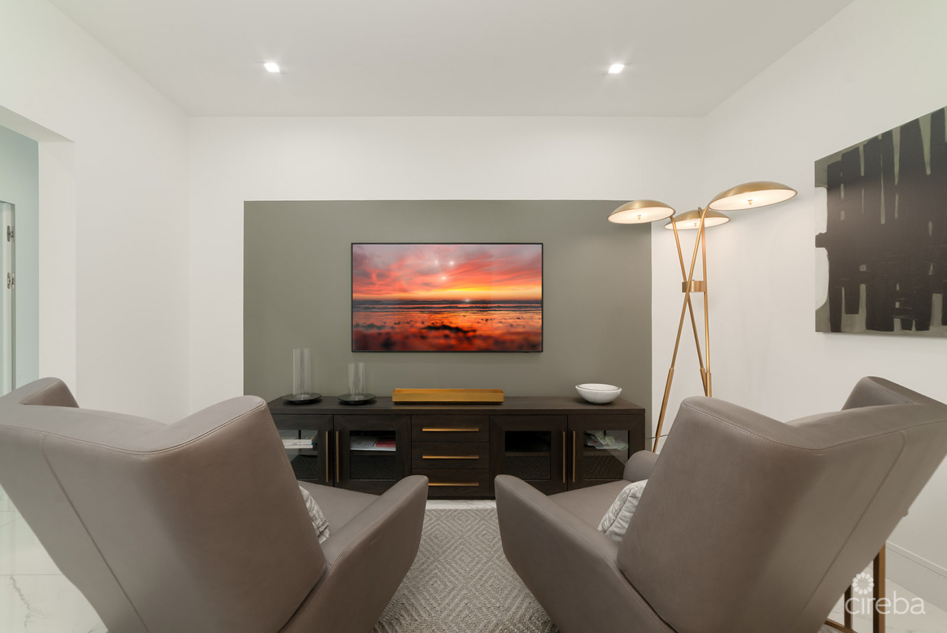 Fin- Chic 4 Bed W Den Condo