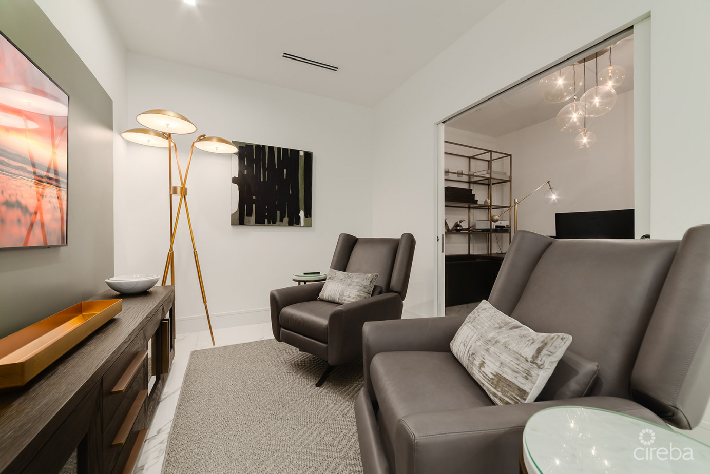 Fin- Chic 4 Bed W Den Condo