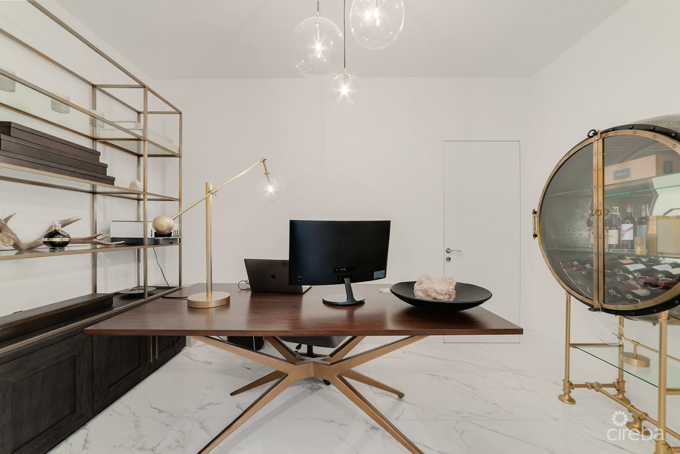 Fin- Chic 4 Bed W Den Condo