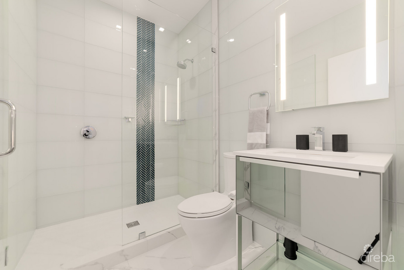 Fin- Chic 4 Bed W Den Condo