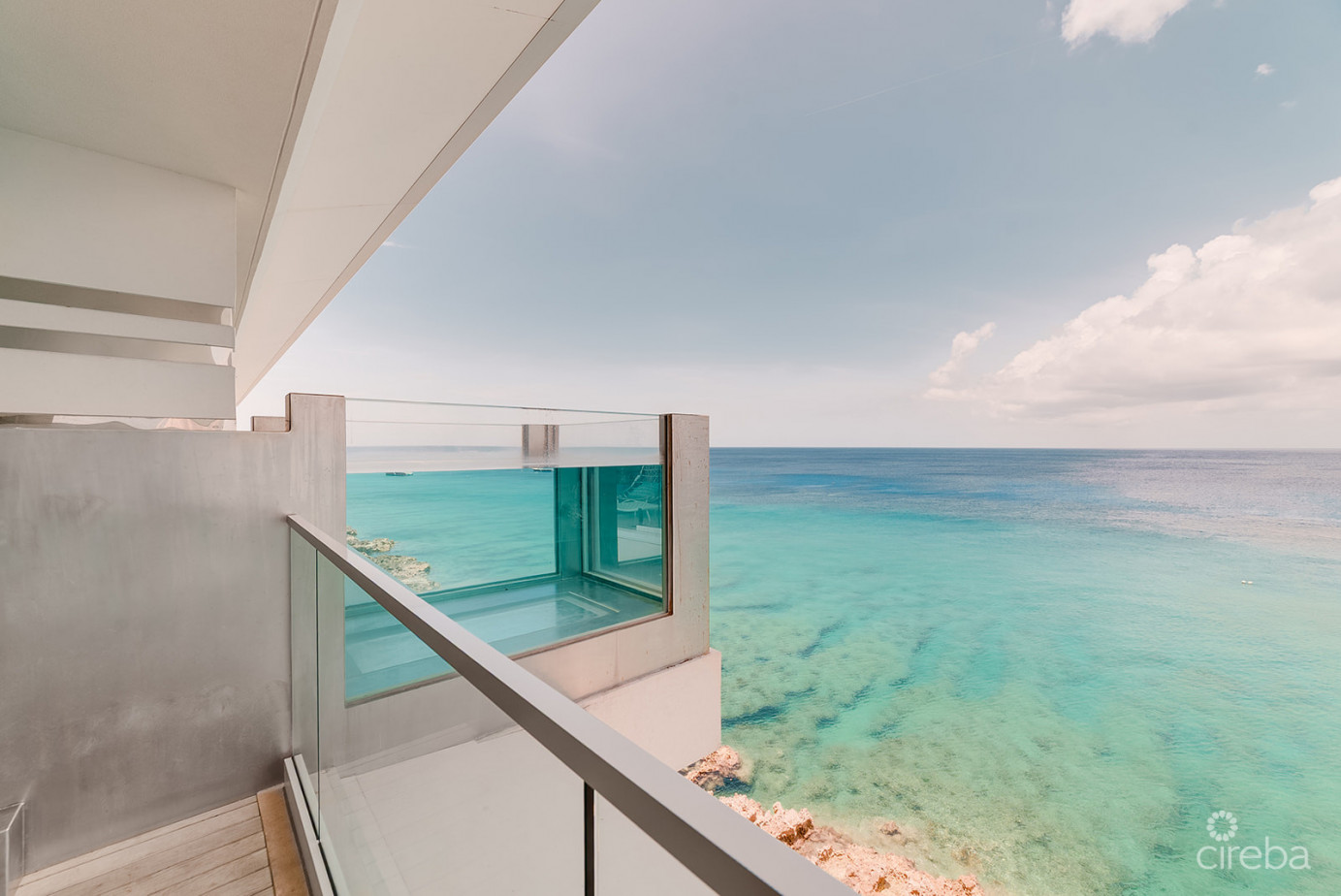 Fin- Chic 4 Bed W Den Condo