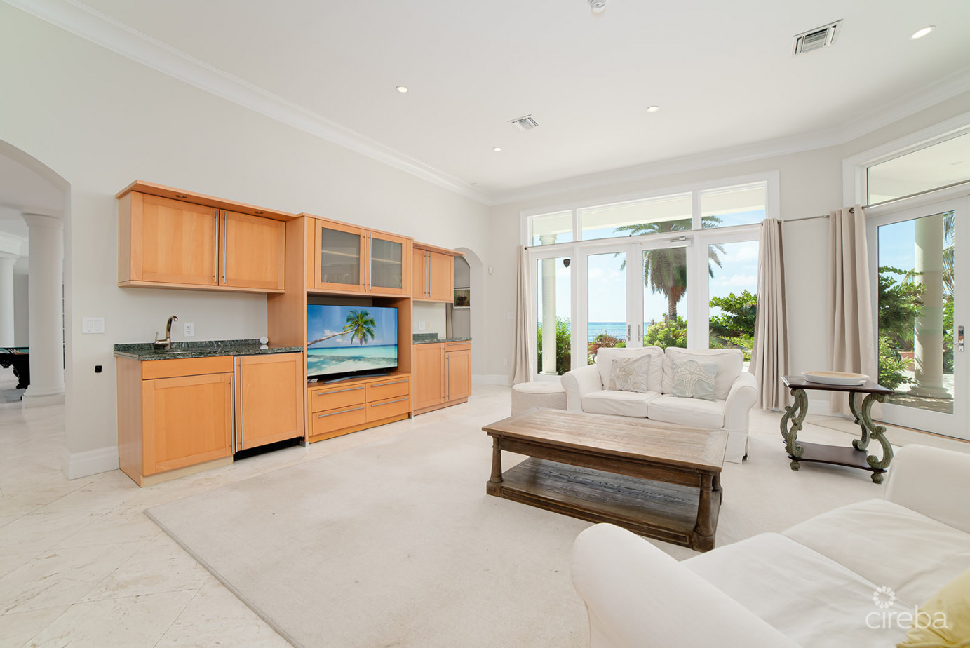 The Blue House - Waterfront Home South Sound Road