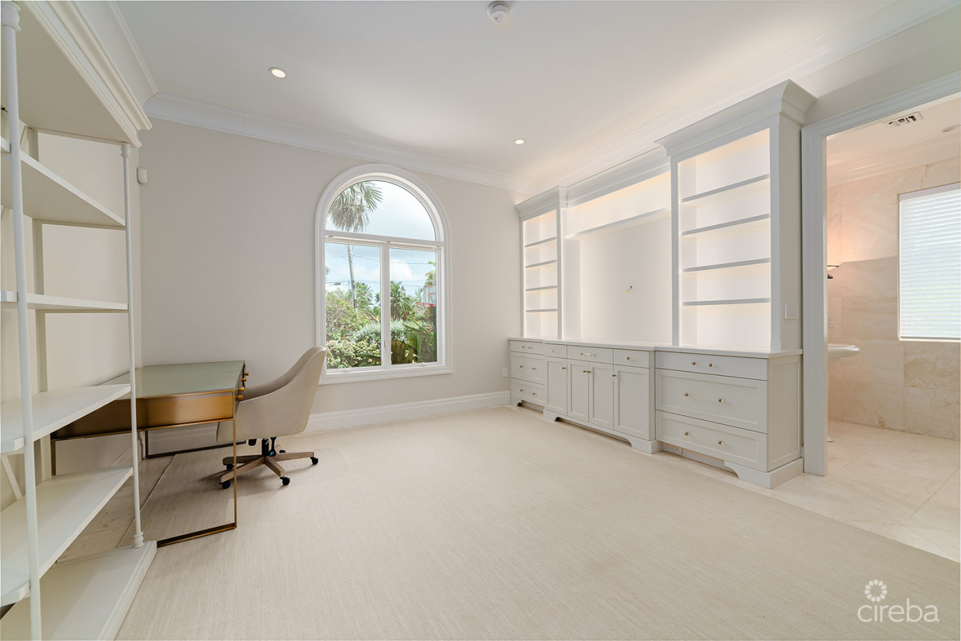 The Blue House - Waterfront Home South Sound Road