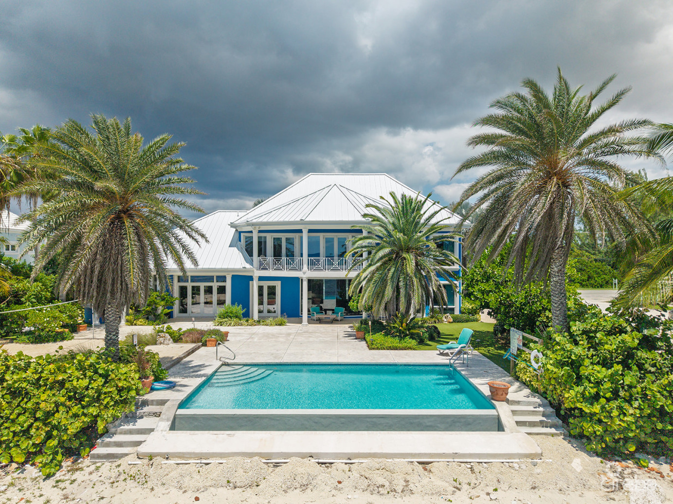The Blue House - Waterfront Home South Sound Road