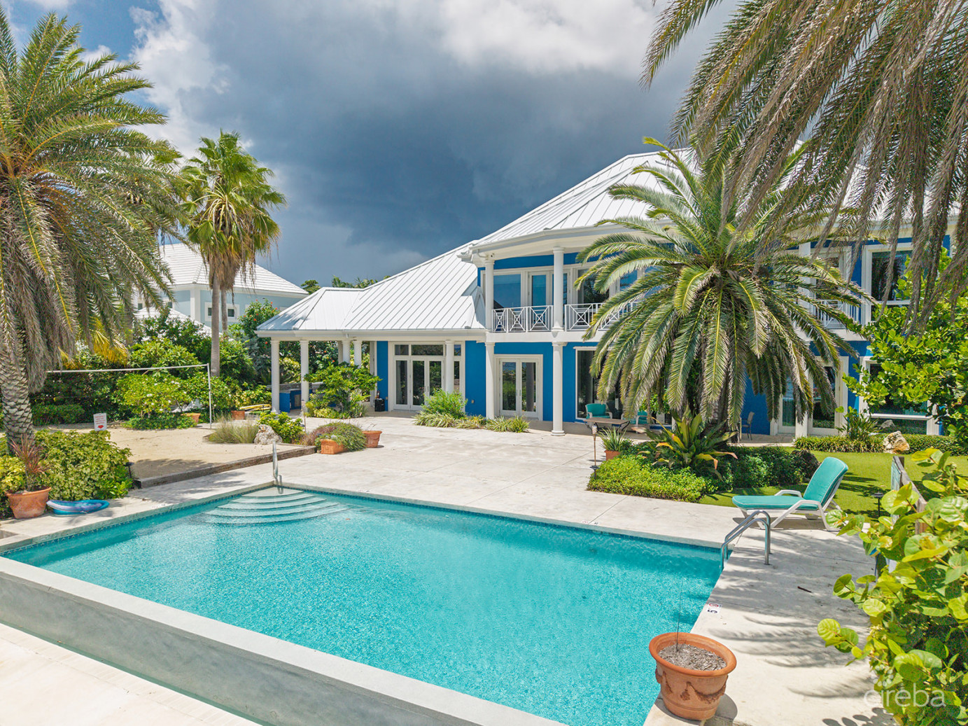 The Blue House - Waterfront Home South Sound Road